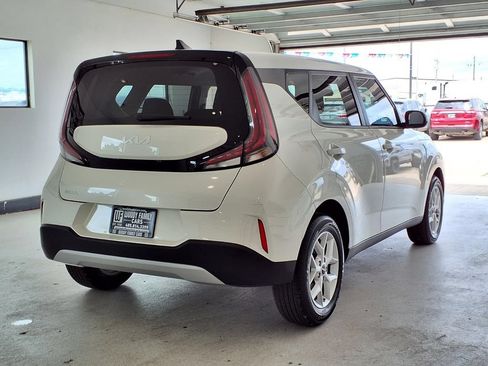 Used 2024 Kia Soul LX w/ Option Group 015 FWD image 18