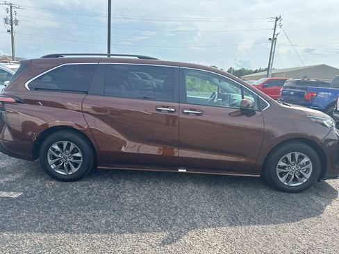 Used 2022 Toyota Sienna XLE FWD image 8