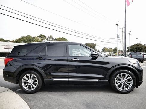 Used 2022 Ford Explorer Limited w/ Equipment Group 301A image 11