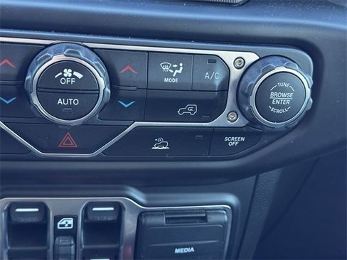 Used 2021 Jeep Wrangler Unlimited Sahara image 35