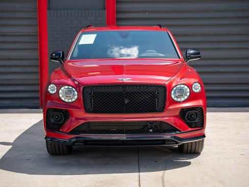 Used 2022 Bentley Bentayga image 2