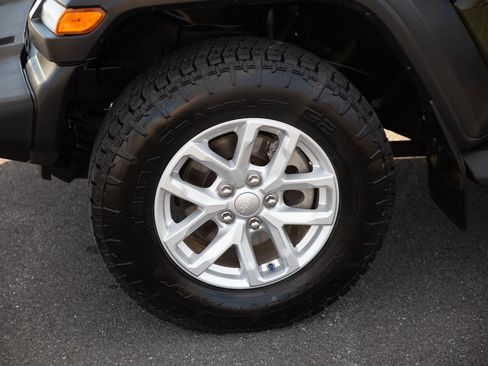 Used 2023 Jeep Wrangler Sport S image 9