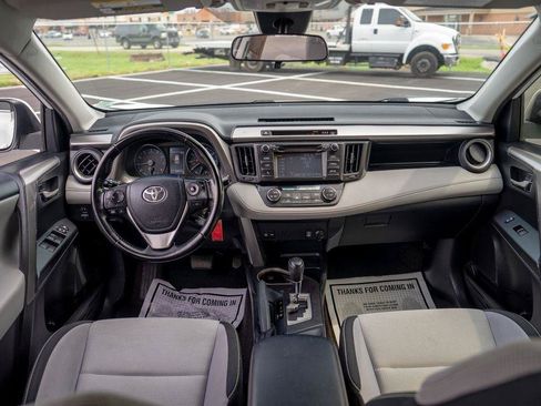 Used 2018 Toyota RAV4 XLE FWD image 16