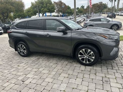 Used 2024 Toyota Highlander XLE FWD image 15