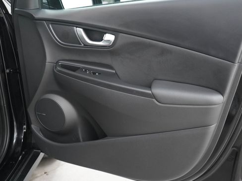 Used 2023 Hyundai Kona Limited FWD image 9