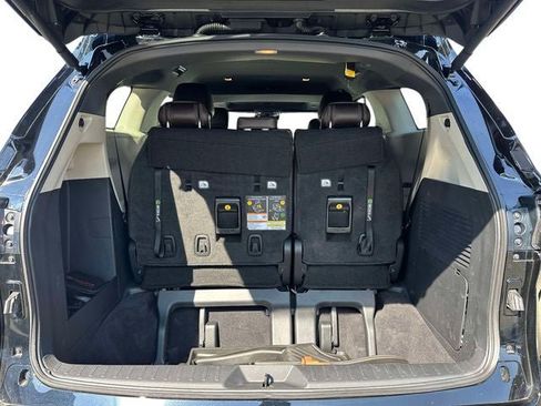 Used 2023 Toyota Sienna Platinum AWD/4WD image 18