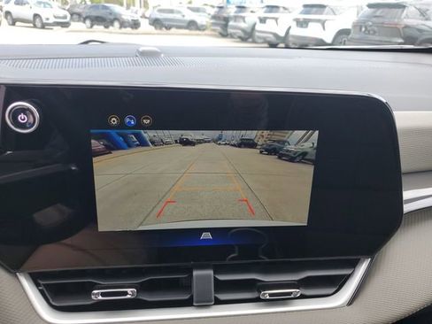 New 2026 Chevrolet Equinox LT w/ Convenience Package II FWD image 24