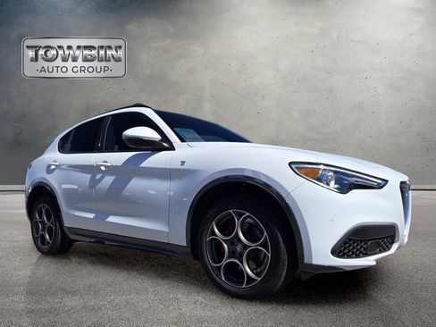 Used 2022 Alfa Romeo Stelvio Ti AWD/4WD image 2