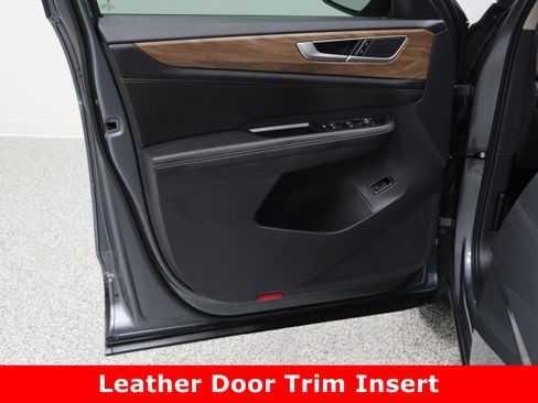 Used 2024 Volkswagen Atlas SE image 12