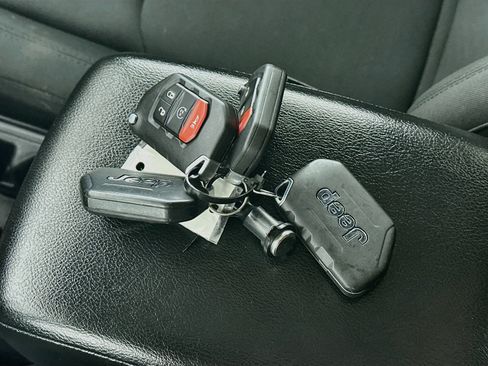 Used 2021 Jeep Wrangler Unlimited Sport AWD/4WD image 24