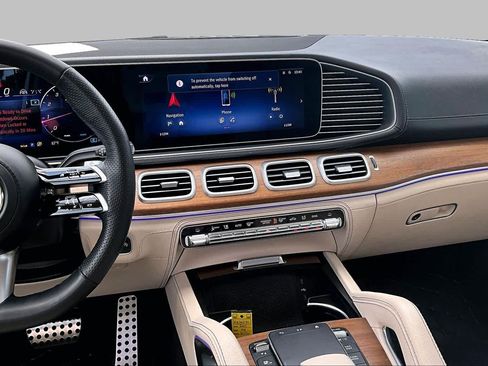 Used 2024 Mercedes-Benz GLS 450 4MATIC image 7