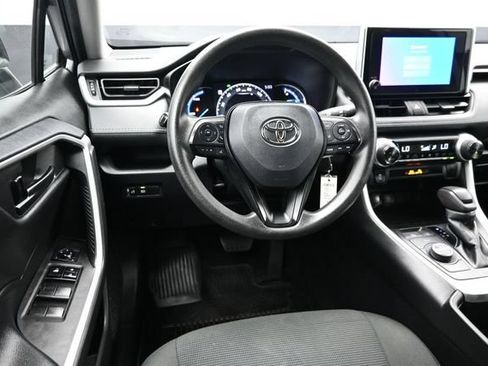 Used 2023 Toyota RAV4 LE AWD/4WD image 16