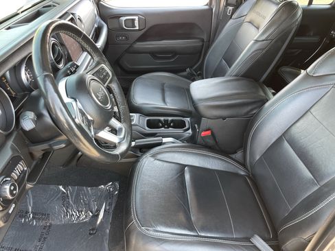 Used 2020 Jeep Gladiator Overland AWD/4WD image 19