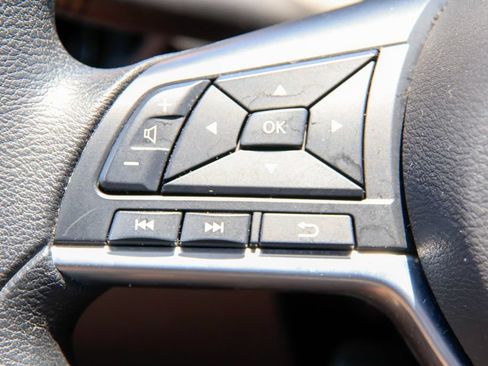 Used 2025 Nissan Altima 2.5 SV FWD image 12
