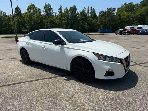 Used 2022 Nissan Altima 2.5 SR FWD image 2