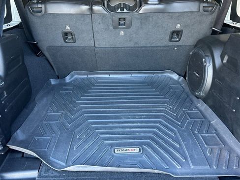 Used 2022 Jeep Wrangler Unlimited Rubicon w/ Xtreme Recon 35" Tire Package AWD/4WD image 14