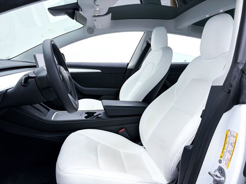 Used 2023 Tesla Model 3 Standard Range image 18