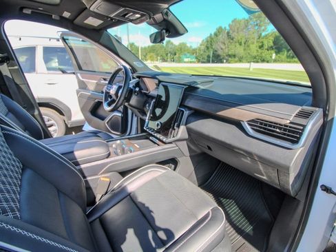 Used 2025 GMC Acadia Denali w/ Super Cruise Package AWD/4WD image 18