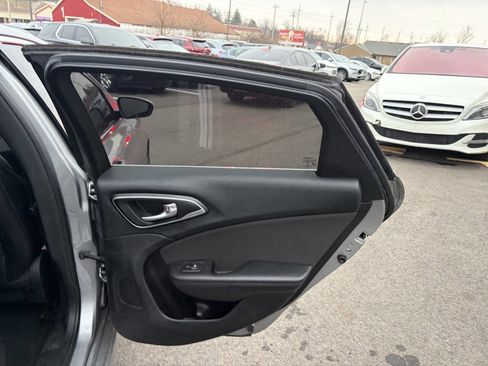 Used 2016 Chrysler 200 Limited w/ Convenience Group image 15