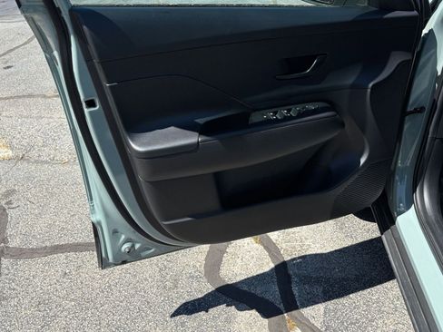 Used 2025 Hyundai Kona SEL image 18