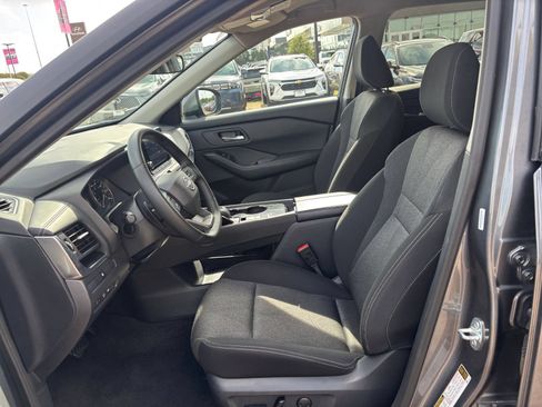 Used 2026 Nissan Rogue SV FWD image 29