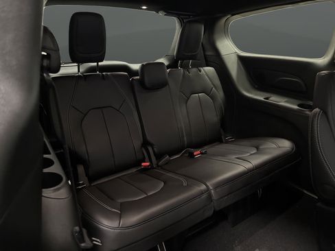 New 2026 Chrysler Pacifica Select AWD/4WD image 33