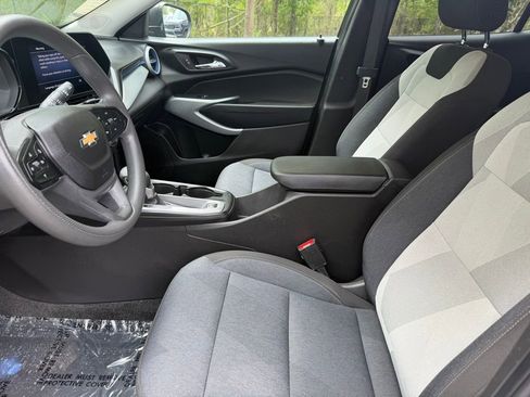 Used 2024 Chevrolet Trax LS FWD image 18