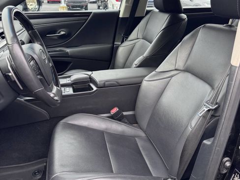 Used 2020 Lexus ES 300h Base 4dr Sedan w/ Premium Package image 9