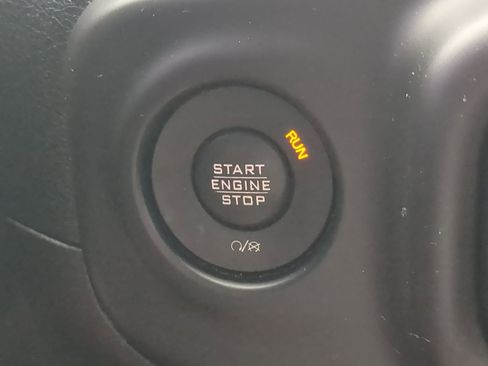 Used 2018 Jeep Wrangler Unlimited Sahara image 28