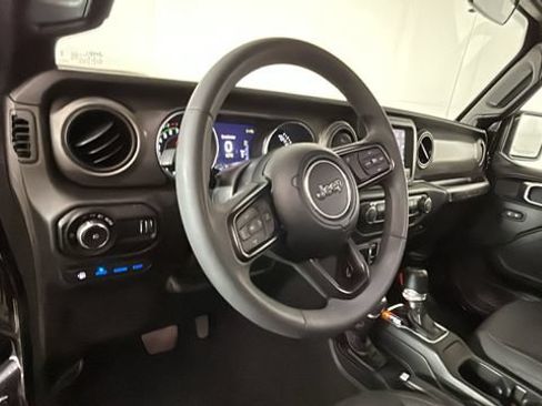 Used 2023 Jeep Wrangler Unlimited AWD/4WD image 13