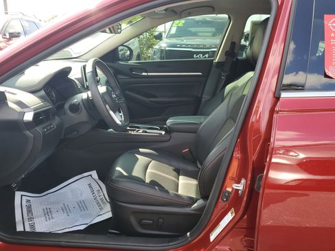 Certified 2025 Nissan Altima 2.5 SR image 18