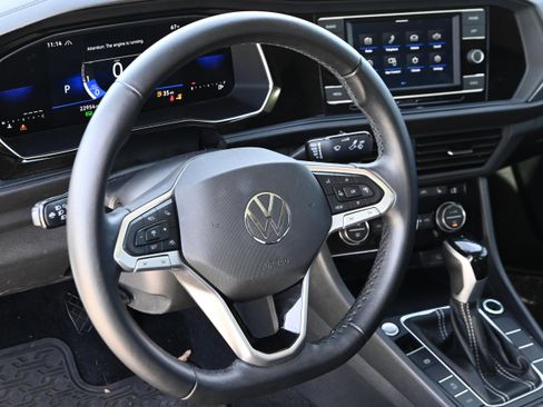 Used 2023 Volkswagen Jetta SE w/ Panoramic Sunroof Package image 12