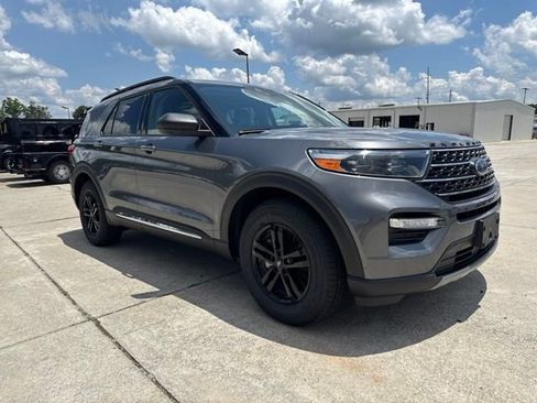 Used 2022 Ford Explorer XLT w/ Equipment Group 202A RWD image 7