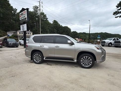 Used 2023 Lexus GX 460 Luxury w/ Accessory Package AWD/4WD image 5