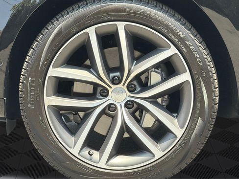 Used 2025 Land Rover Range Rover SE AWD/4WD image 13