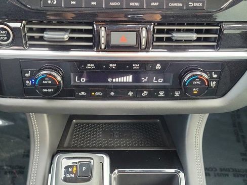 Used 2024 Nissan Pathfinder Platinum w/ Black Appearance Package FWD image 20