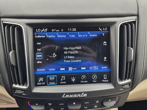 Used 2019 Maserati Levante GranLusso AWD/4WD image 15