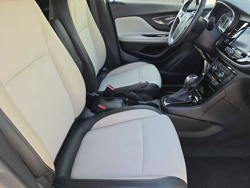 Used 2021 Buick Encore Preferred w/ Safety Package II image 17