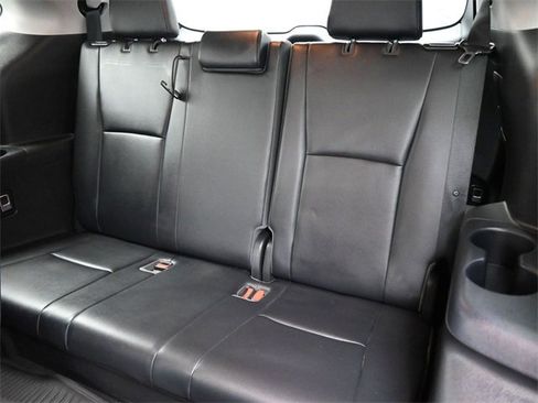 Used 2020 Toyota Highlander XLE image 22