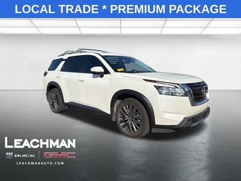 Used 2022 Nissan Pathfinder SL w/ SL Premium Package image 1