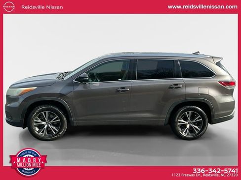 Used 2016 Toyota Highlander XLE image 3