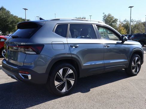 New 2026 Volkswagen Taos SE image 7