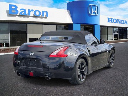 Used 2019 Nissan 370Z Roadster RWD image 5