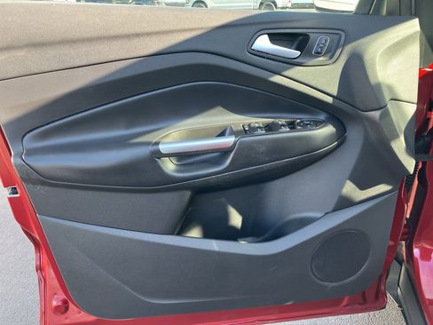 Certified 2019 Ford Escape SE image 16