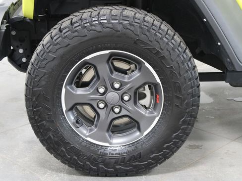 Used 2023 Jeep Gladiator Rubicon AWD/4WD image 17