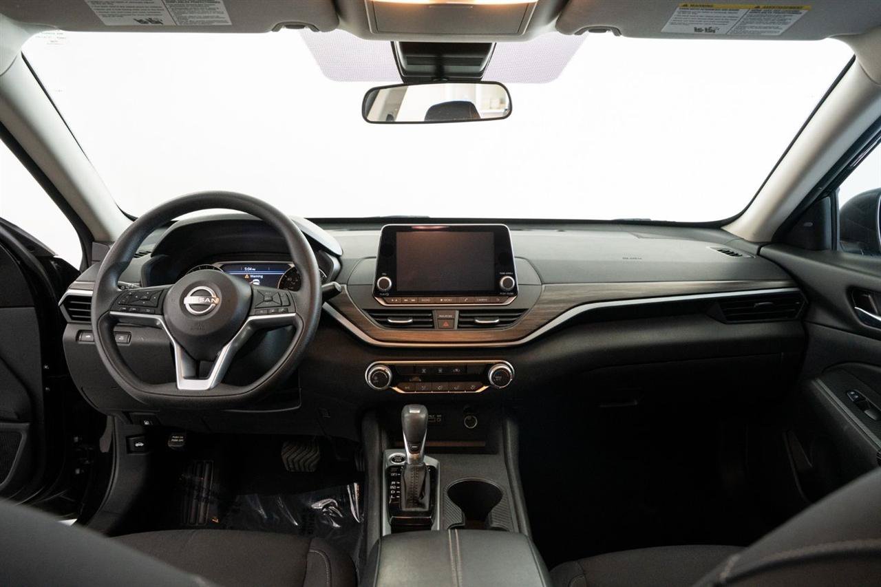 Used 2025 Nissan Altima 2.5 SV FWD image 12