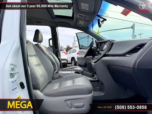 Used 2017 Toyota Sienna XLE image 17