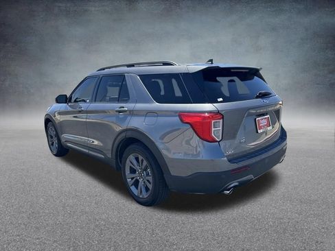 Used 2023 Ford Explorer XLT w/ Equipment Group 202A RWD image 6