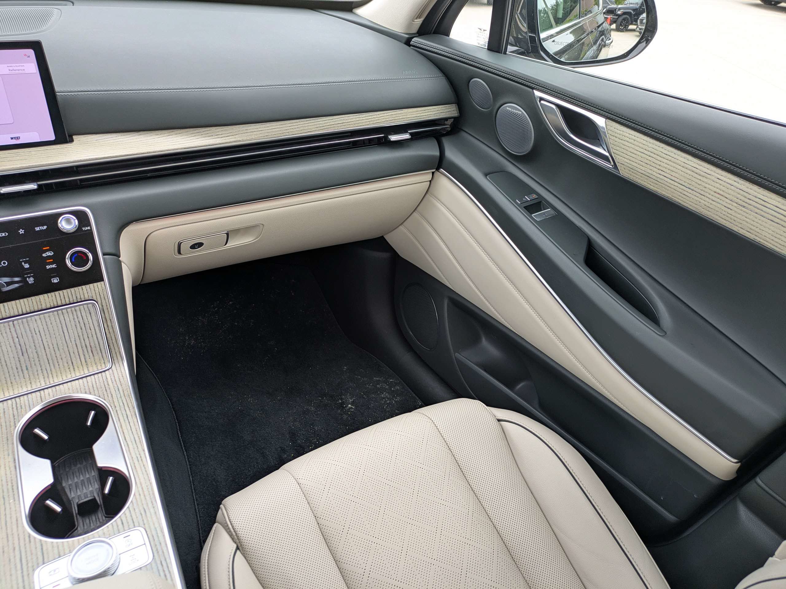 Certified 2025 Genesis GV80 3.5T Advanced AWD/4WD image 16