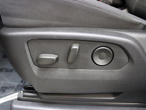 Used 2025 Chevrolet Silverado 2500 LT image 13